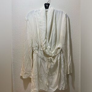 The Jetset Diaries TJD  off white Top size M 100% rayon draped